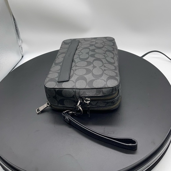 Coach signature Men’s Pouch - Picture 4 of 6